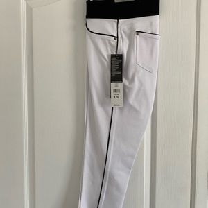 NWT Nygard 2.5” Capri, white with black piping